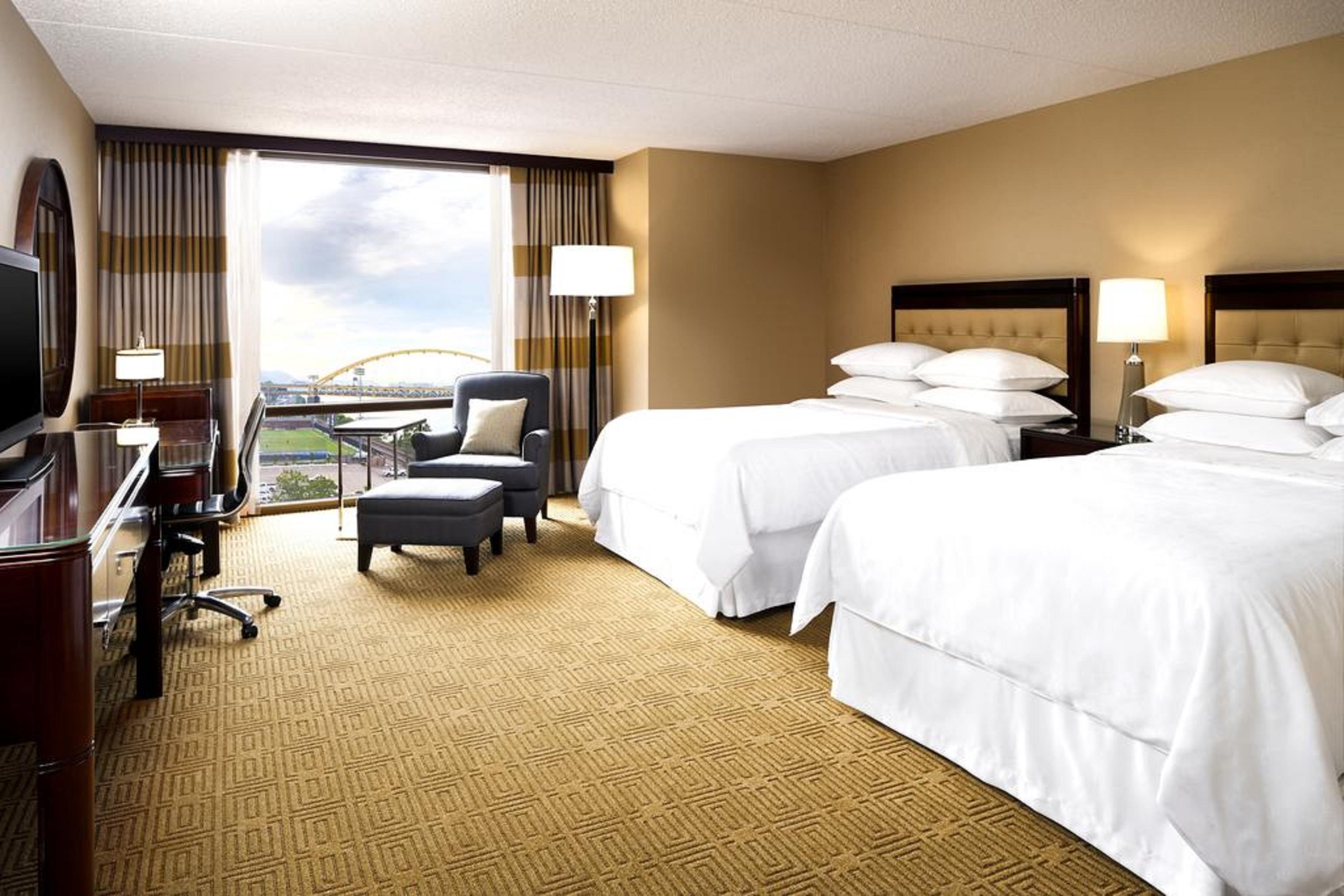 Sheraton Pittsburgh Hotel At Station Square Exterior photo