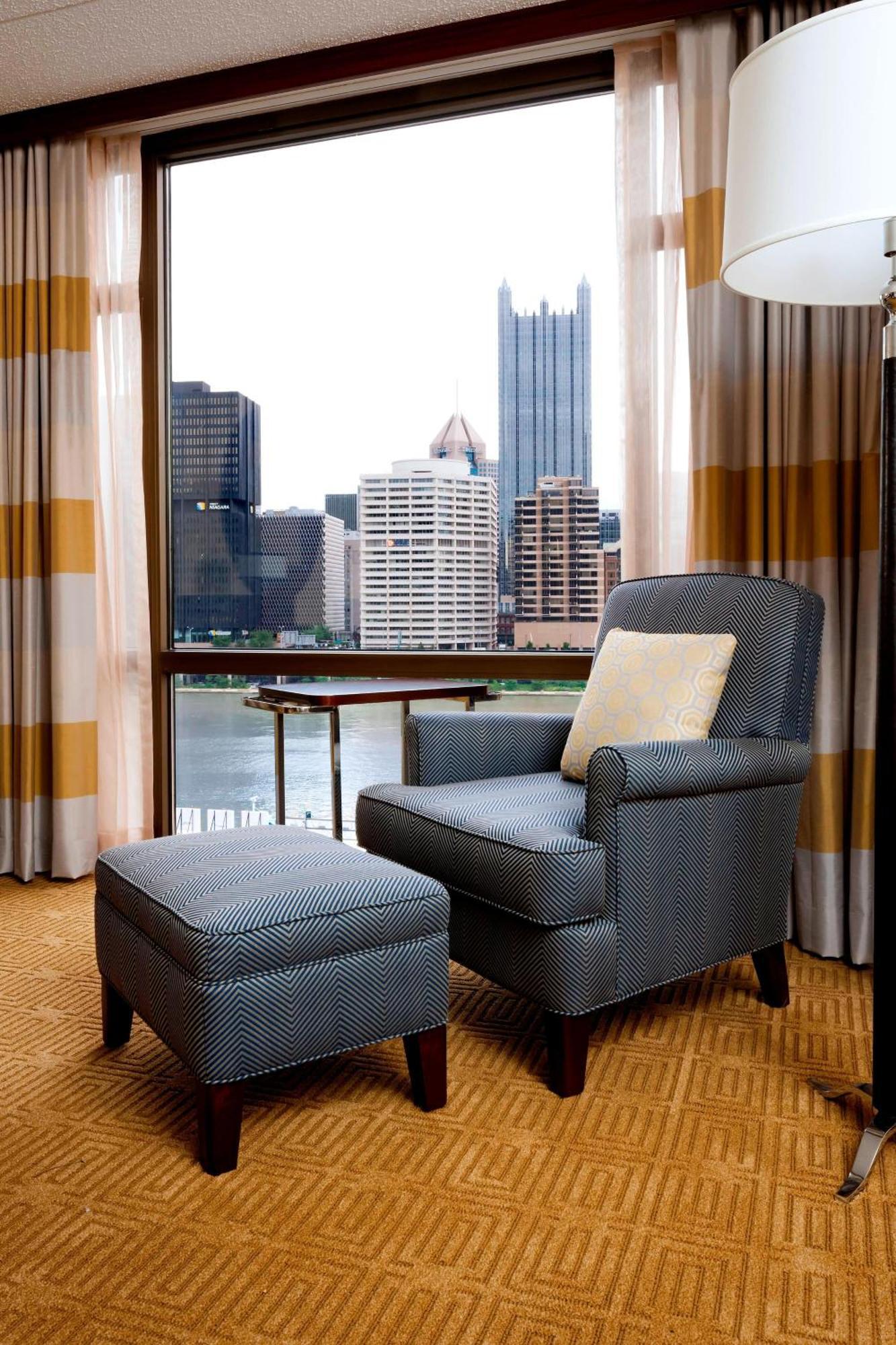 Sheraton Pittsburgh Hotel At Station Square Exterior photo
